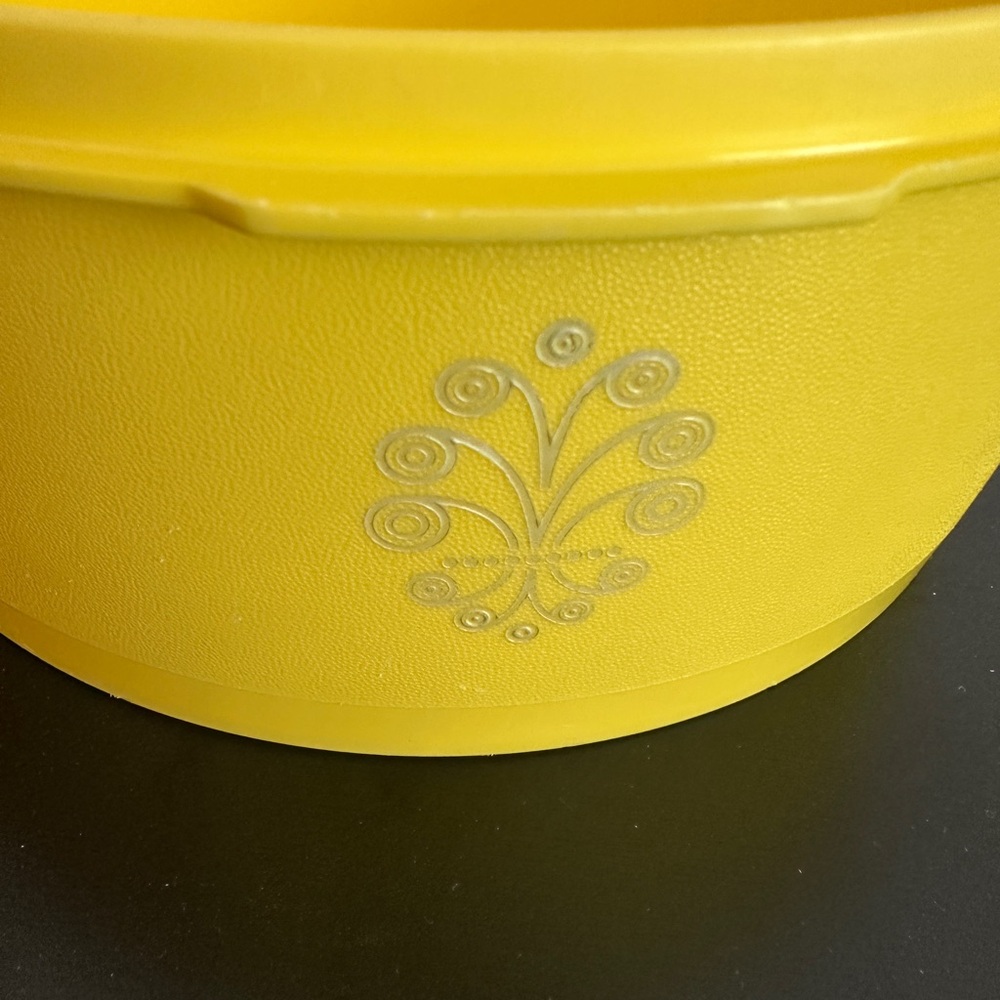 Vintage Tupperware storage. - Picture 2 of 6